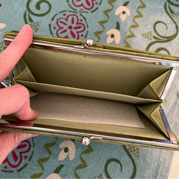 Alfani Clutch Wallet Avocado Green Leather Push Lock Pockets NIP NWT - Picture 2 of 4